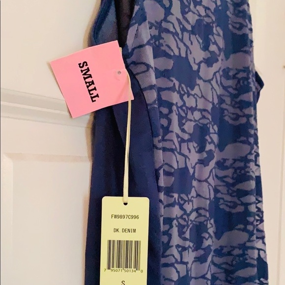 27. Blue top with fun design on the back - Picture 6 of 11